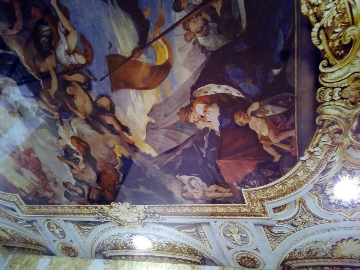 Потолок с фотопечатью фреска